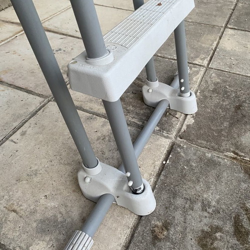 Intex pool ladder like new for wall height 1.07m