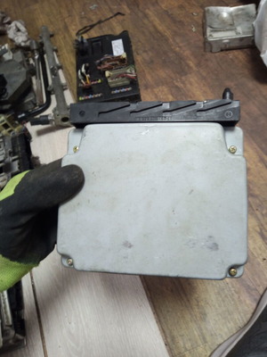 Computer ECU Volvo 08627471 A MB079700 used