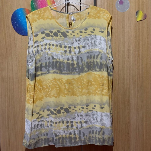 Top like new, size XXXL, gray and yellow