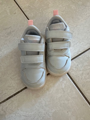 Αθλητικά Adidas για κοριτσάκι