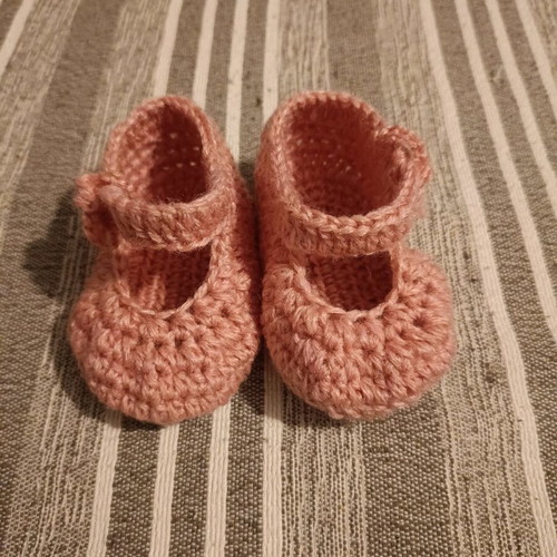 Knitted baby booties new, pink, 0-6 months