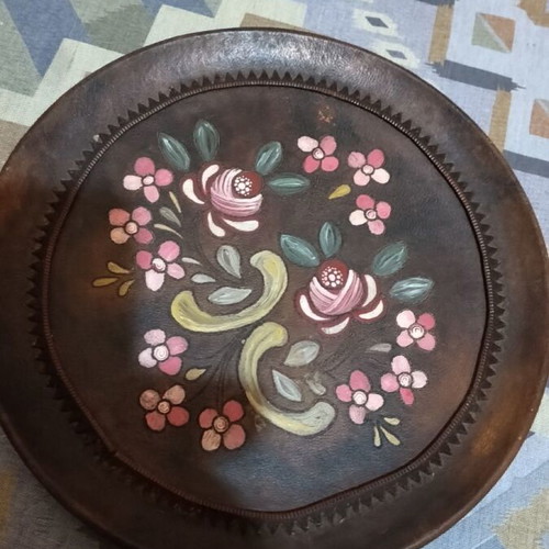 Decorative wall plate handmade, embossed painting, ceramic 28 cm like new