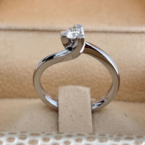 Solitaire ring white gold k18 with diamond like new