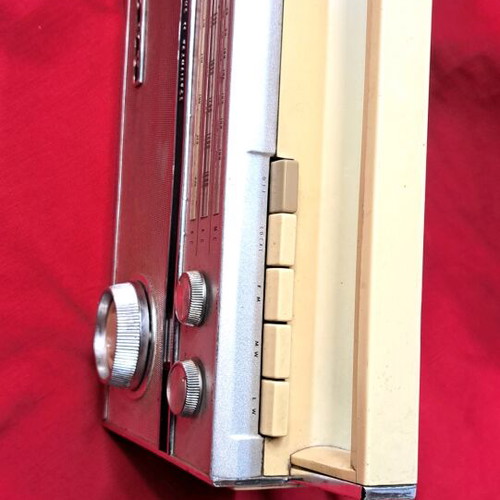 Sony TFM 116L radio used, fully functional
