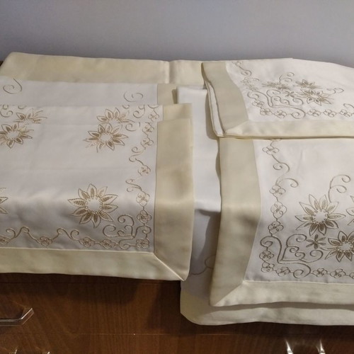 Table linen set of 7 pieces new