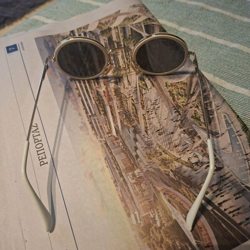Sunglasses with UV400 protection CE like new, white