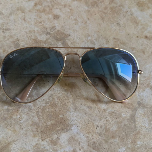 Ray-Ban Aviator Large Metal RB3025 001/3F 62 sunglasses like new, gold