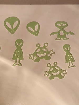 Glow in the dark alien figures like new, set of 8 pieces