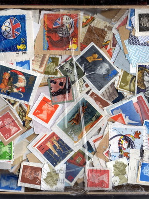 Stamps used from Great Britain, pack of 100 grams
