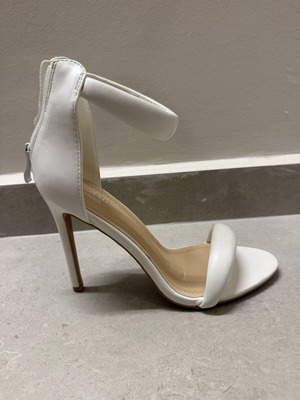 Migato white sandals size 39, new