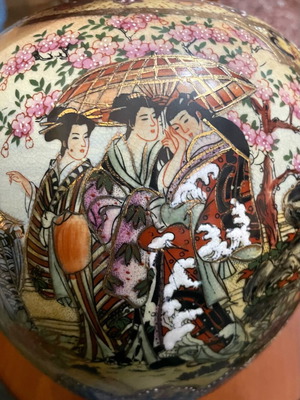 Satsuma porcelain vase used with beautiful decoration and stamp