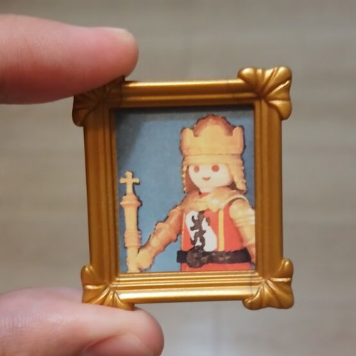 Playmobil accessory King portrait in gold frame like new