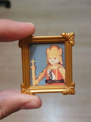 Playmobil accessory King portrait in gold frame like new