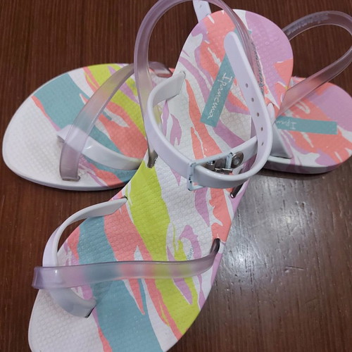 Ipanema sandals for girls used, multicolor size 33