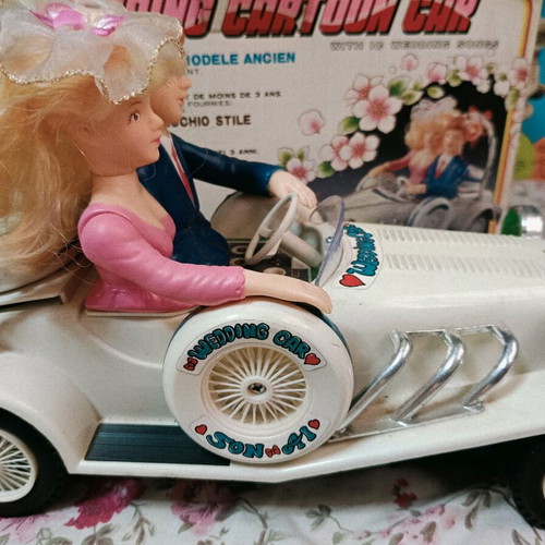 Παιχνίδι Wedding Cartoon Car δεκαετίας 90 μεταχειρισμένο, vintage