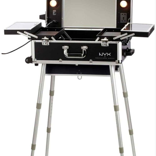 Makeup case like new with adjustable legs and mirror lights