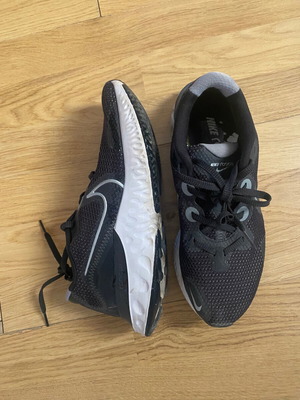 Nike Renew αθλητικά σαν καινούργια, μέγεθος 40, μαύρο και άσπρο