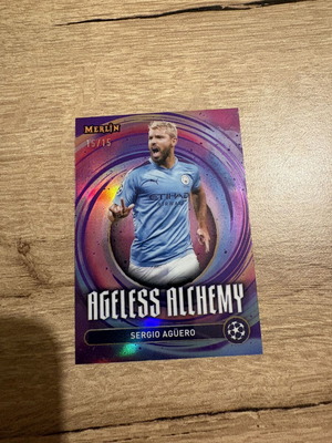 2024-25 Topps Merlin UCC Sergio Agüero Ageless Alchemy Κάρτα