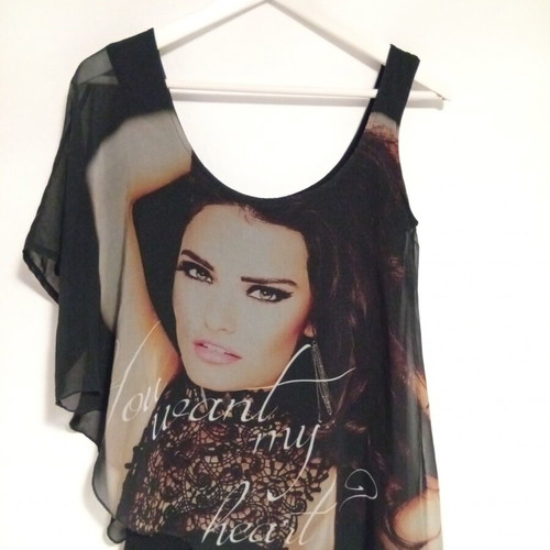 Black asymmetrical blouse with transparent chiffon and print Garantie used