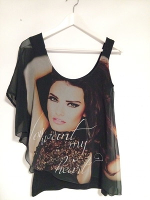 Black asymmetrical blouse with transparent chiffon and print Garantie used