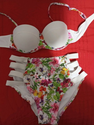 High-waisted bikini white with flowers used, size 36