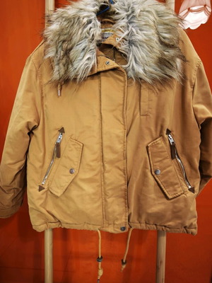 Pull & Bear jacket with detachable fur hood like new, mustard color