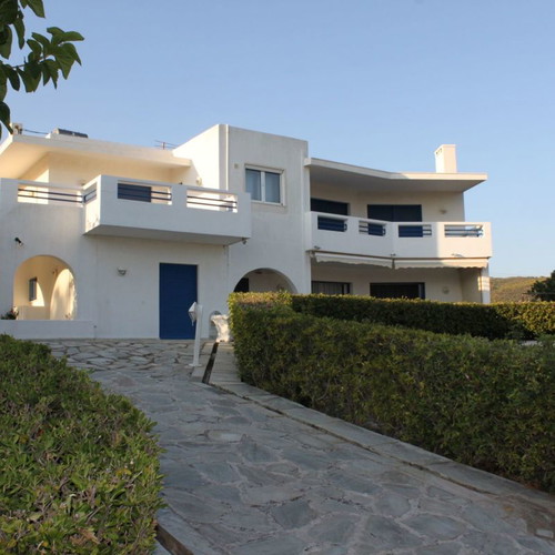 Βίλα με θέα θάλασσα στα Λεγρενά Σουνίου, 6 υπνοδωμάτια, ανακαινισμένη 2012