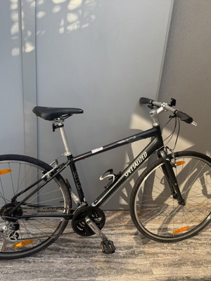 Specialized Sirius city bike like new, Shimano Altus, size S, black