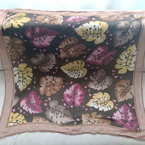 Headscarf used, size 90/85 cm