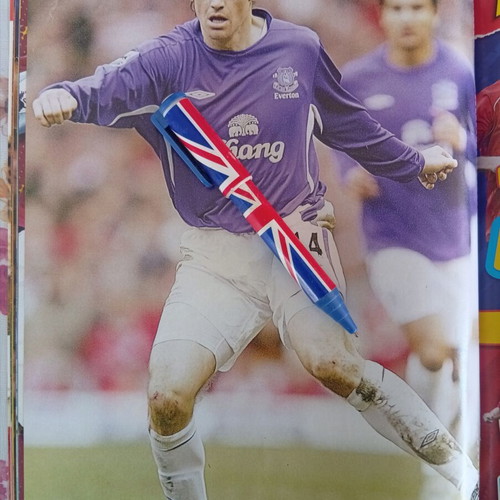 Match football magazine issue 2-8/5/2006 like new with West Ham poster