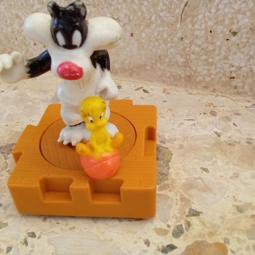 Space Jam Looney Tunes McDonald's toys used, 2 pieces