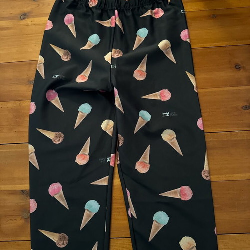 Chic Mess leggings with ice cream design, size Small, like new