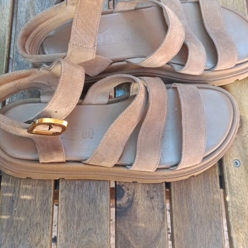 Leather sandals beige size 40 like new