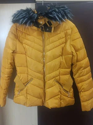 Women's jacket with hood and fur like new, size S