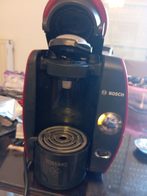 Bosch Tassimo coffee maker with 10 capsules, 05.2027