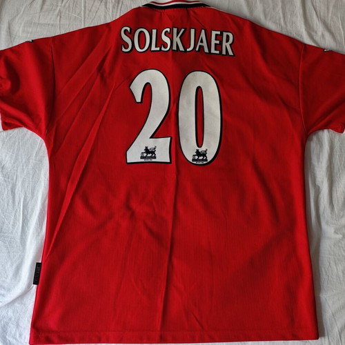 Manchester United football jersey like new, authentic, size Large