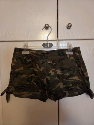 Denny Rose shorts military green, XS, like new
