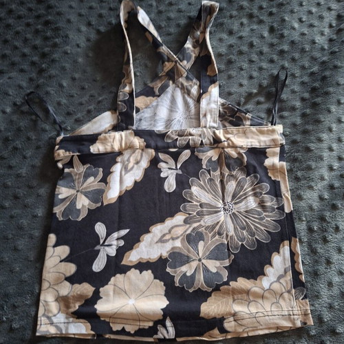 Floral women's top small size like new, black and beige