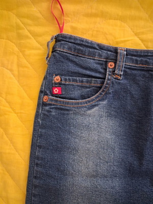 Denim skirt like new, elastic fabric, size M