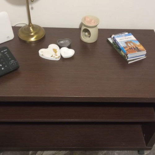 Neoset TV stand with shelf and wheels like new