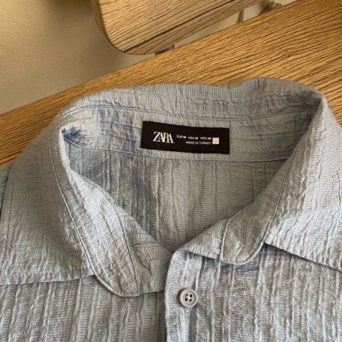 Zara men's light blue textured short sleeve shirt, Medium