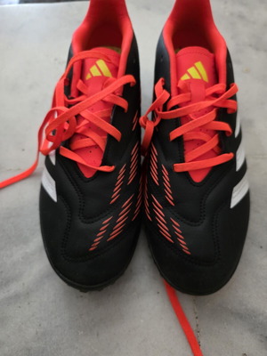 Adidas Predator Club TF ποδοσφαιρικά παπούτσια σαν καινούργια, νούμερο 44,5, μαύρο και κόκκινο