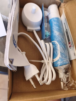 Oral B 3710 παιδική ηλεκτρική οδοντόβουρτσα με φορτιστή σαν καινούργιο