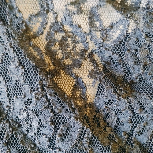Black shirt with embroidery like new