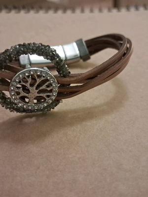 Bracelet used with magnetic clasp, beige leatherette