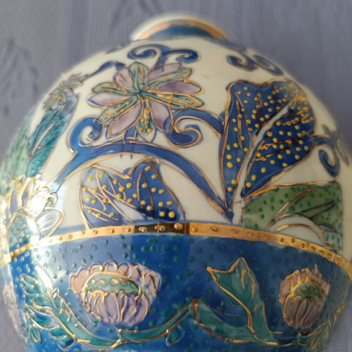 Vintage decorative handpainted vase like new