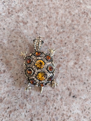 Brooch with rhinestones new, brown and gold tone