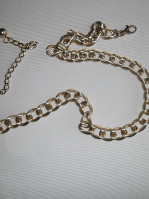 Chain belt like new, yellow gold color, size 85