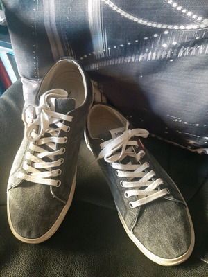 Levi's athletic shoes size 41 like new, black denim