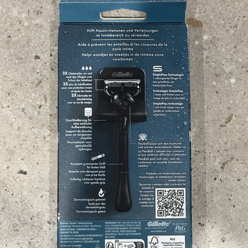 Gillette Intimate Razor new, ergonomic handle, replaceable head